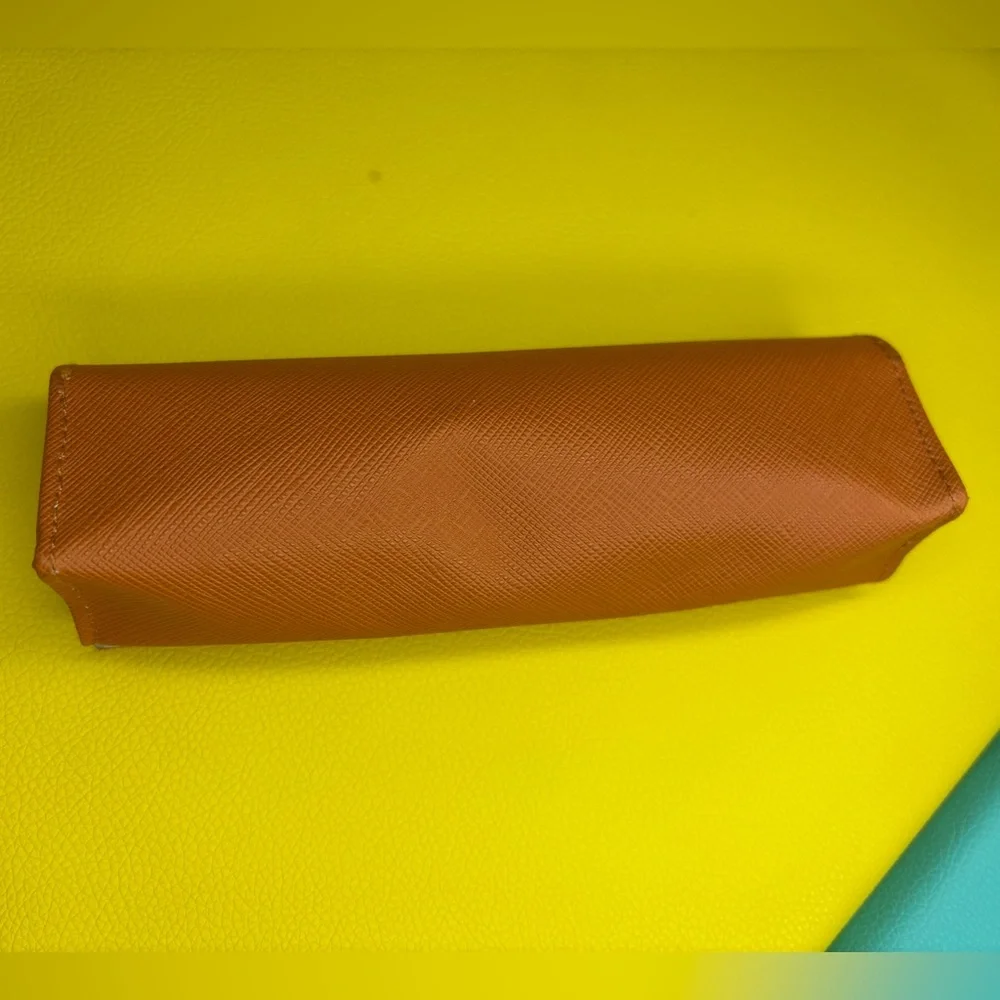 Tory Burch Magnetic Sunglasses /‎ Eyeglasses Case